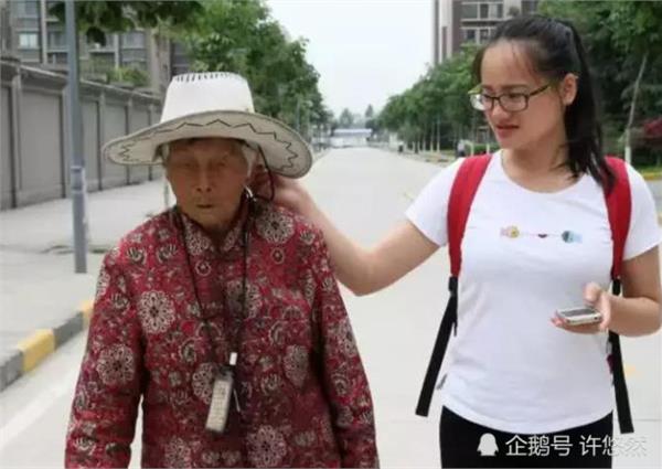 你養我小我伴你老！老夫婦「收養火車站棄女」拚老命養大　成為名校博士「呵護失智養母」報救命之恩