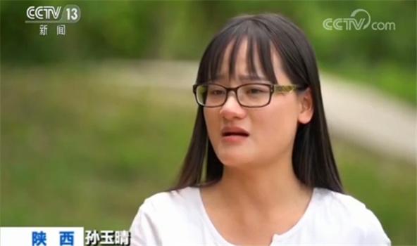 你養我小我伴你老！老夫婦「收養火車站棄女」拚老命養大　成為名校博士「呵護失智養母」報救命之恩