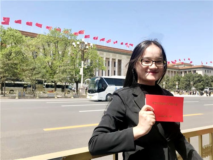 你養我小我伴你老！老夫婦「收養火車站棄女」拚老命養大　成為名校博士「呵護失智養母」報救命之恩