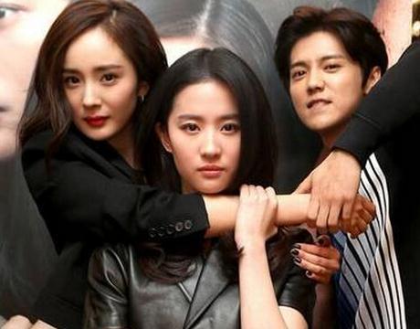 14年前「給劉亦菲撐傘」！因演不好戲被導演打　  後逆襲成收視女王「擁身家45億」瀟灑離婚