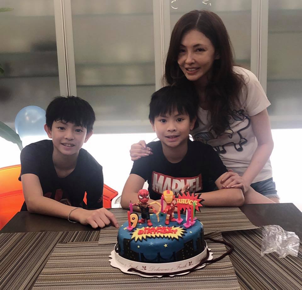 何如芸爆婚變！臉書道歉2兒：媽媽對不起你們　認夫妻陷僵局「忍氣吞聲10年」全為兒