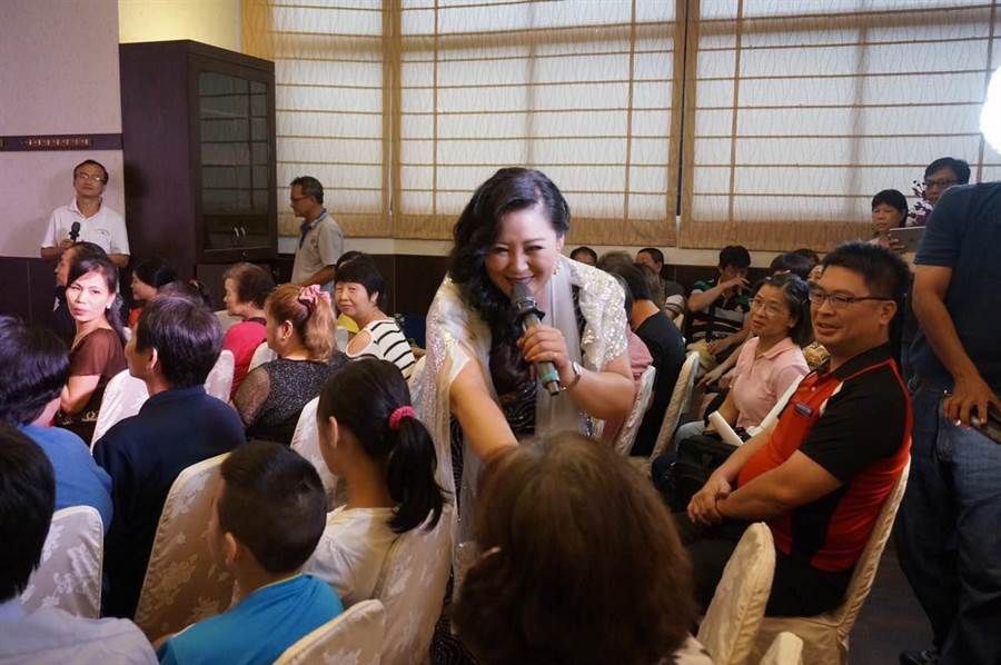 演《親戚不計較》惡媳爆紅！感情被背叛「憂鬱體重爆增」曾想不開　「白冰冰暖救援」成功復出淚謝：恩情難忘