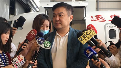 不再躲了！張綱維開記者會「堅持不發資遣費」：預計要復飛　交代完後事「立刻拿到10億元」笑超開心