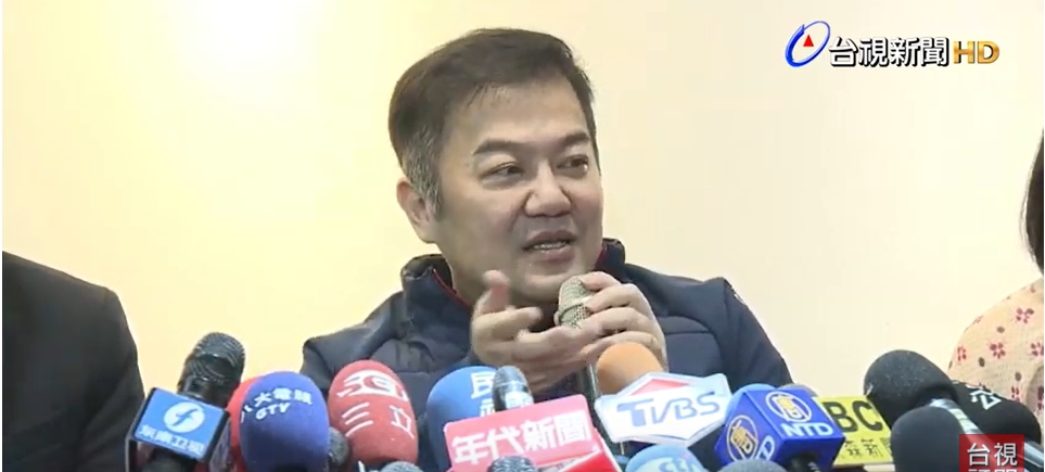 不再躲了！張綱維開記者會「堅持不發資遣費」：預計要復飛　交代完後事「立刻拿到10億元」笑超開心
