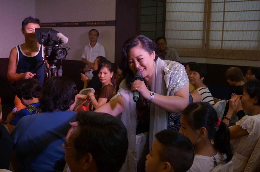 演《親戚不計較》惡媳爆紅！感情被背叛「憂鬱體重爆增」曾想不開　「白冰冰暖救援」成功復出淚謝：恩情難忘