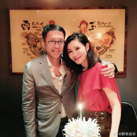 李嘉欣千億獨子曝光！戴眼鏡斯文「與爸爸同個模子刻出」　她盼「兒承父事業」最重視品性