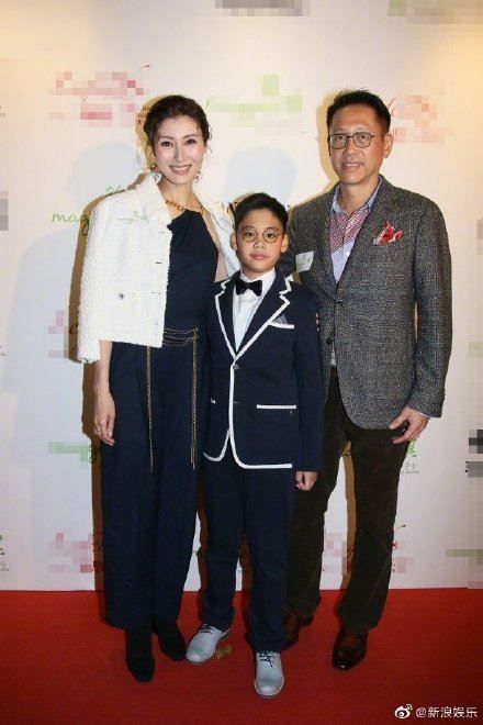 李嘉欣千億獨子曝光！戴眼鏡斯文「與爸爸同個模子刻出」　她盼「兒承父事業」最重視品性
