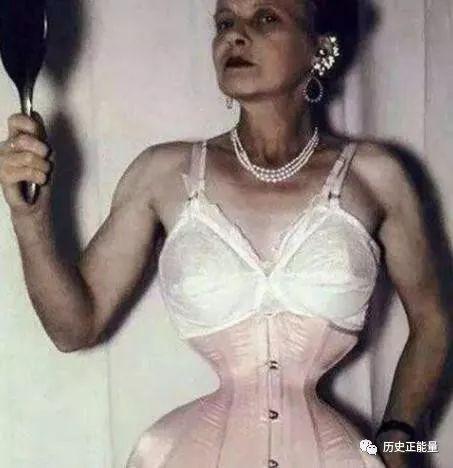 古代人的「奇葩審美」！中國的裹腳，歐洲的束腰，日本的最讓人無法理解  ：嚇跑不少男人