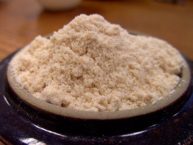 童年熟悉的味道！爸媽泡奶必加「古早味米麩粉」　網友分享「頭好壯壯專業級泡法」讚翻：喝到嚇嚇叫