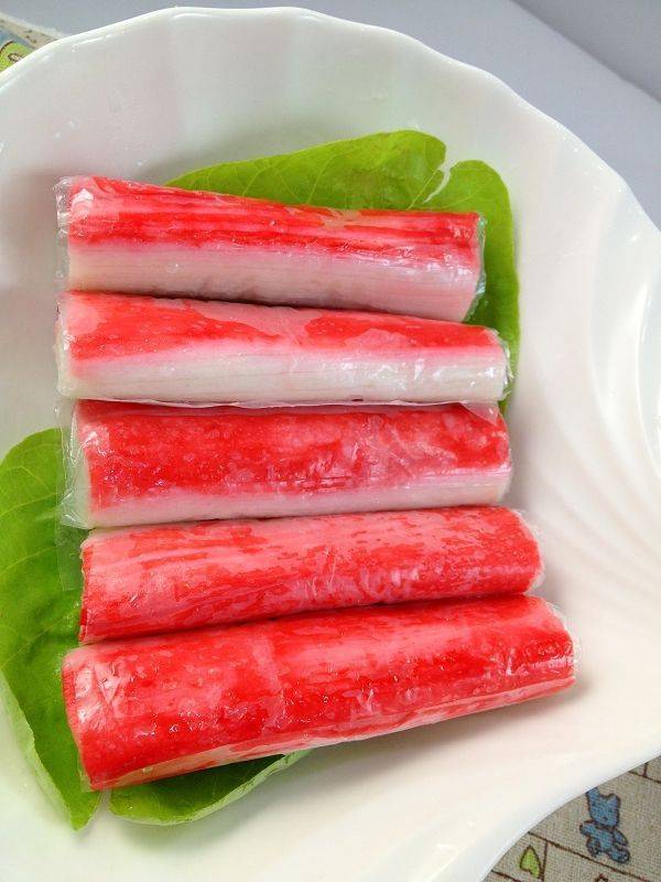 他好奇發問「蟳味棒下鍋前要不要拆膜」網掀論戰！龍頭品牌「出面回答多年疑問」網驚：誤會好久！