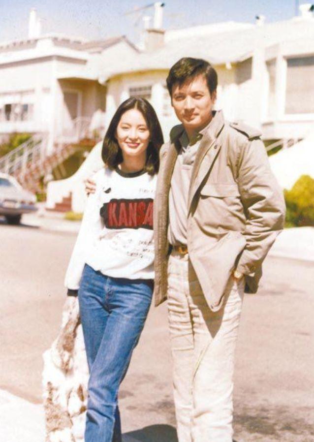 蕭芳芳傳奇一生！6歲出道右耳聽不見「愛過謝賢、秦祥林」　73歲仍優雅「再嫁多年好友」退休投身公益