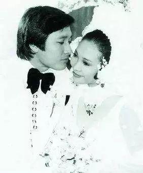 蕭芳芳傳奇一生！6歲出道右耳聽不見「愛過謝賢、秦祥林」　73歲仍優雅「再嫁多年好友」退休投身公益