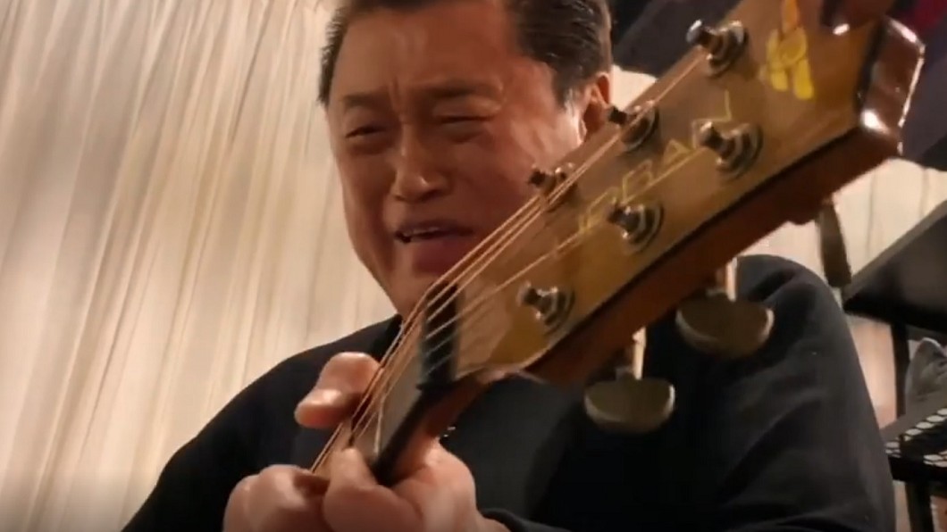 放心高飛！高以翔告別式「爸爸哭著自彈自唱」送兒好走　媽媽堅強「說出最後的心聲」全場一片淚海　