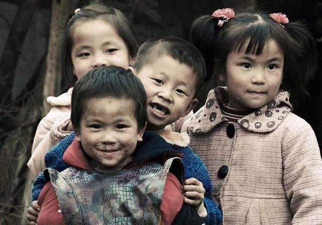 一人撐起一個家！男孩13歲卻是5個孩子的「爸爸」 怕飯菜不夠「從不一起吃飯」