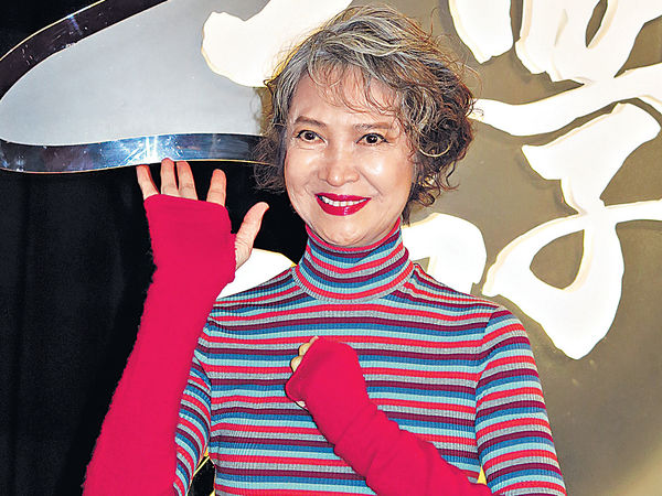 蕭芳芳傳奇一生！6歲出道右耳聽不見「愛過謝賢、秦祥林」　73歲仍優雅「再嫁多年好友」退休投身公益