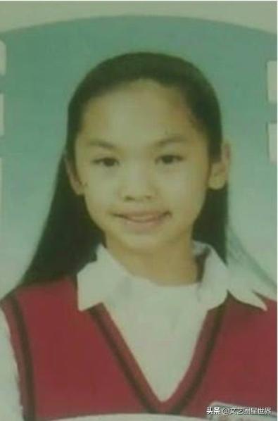 兒時太醜被爸爸嫌棄？楊丞琳首曬15歲學生照，「穿水手服+利落短髮」清純亮眼：女大十八變