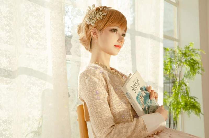 仙氣正妹「Cos《冰雪奇緣》艾莎」美到屏息！再曬「變身安娜系列照」精緻到網全戀愛：不輸原版❤   