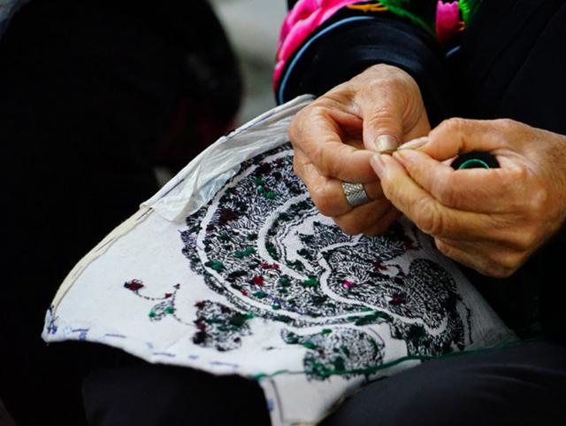 鄭和七次下西洋，為何每次都帶上「一船老宮女和接生婆」而不是年輕女子？看完不得不佩服他心思縝密