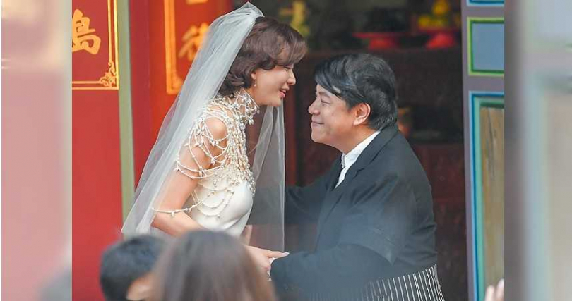 主持婚禮壓力大！蔡康永自曝「收到林志玲簡訊」：你不來我就不嫁　脫口紅包價碼「連小S都愣了」