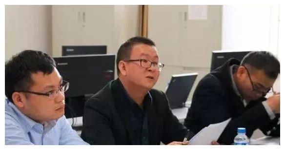 面試官：一隻螃蟹有8條腿，100隻呢？女博士答：800     直接淘汰