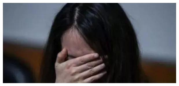 面試官：一隻螃蟹有8條腿，100隻呢？女博士答：800     直接淘汰