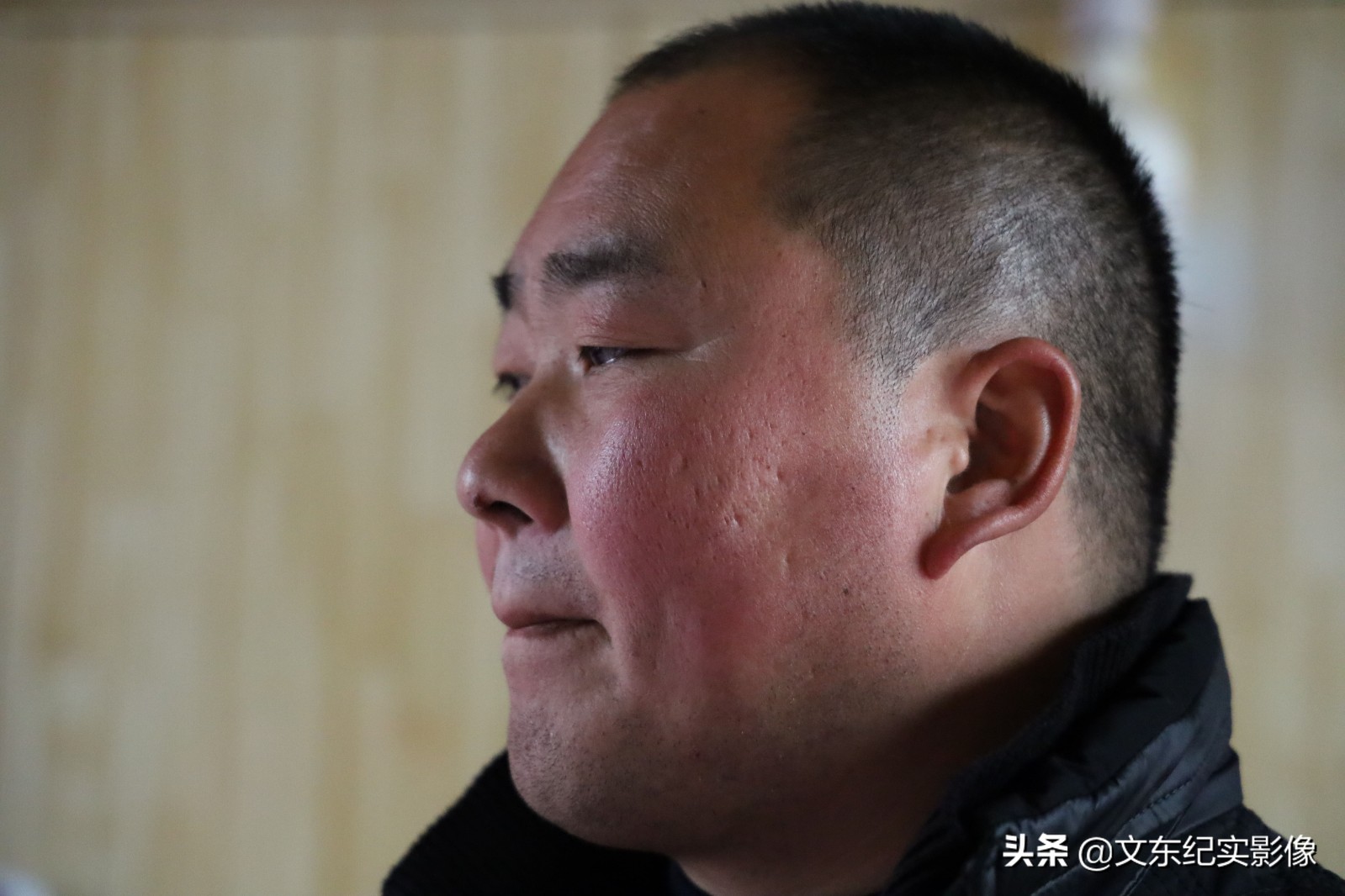 愛情最美模樣！他10年為重症妻「換3萬張尿布翻5萬次身」　從未睡好覺「辛苦卻甘之如飴」