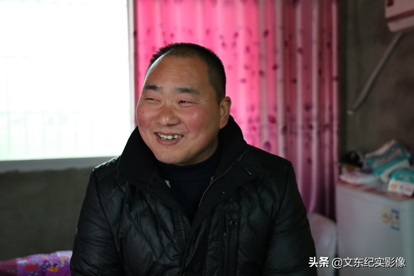 愛情最美模樣！他10年為重症妻「換3萬張尿布翻5萬次身」　從未睡好覺「辛苦卻甘之如飴」