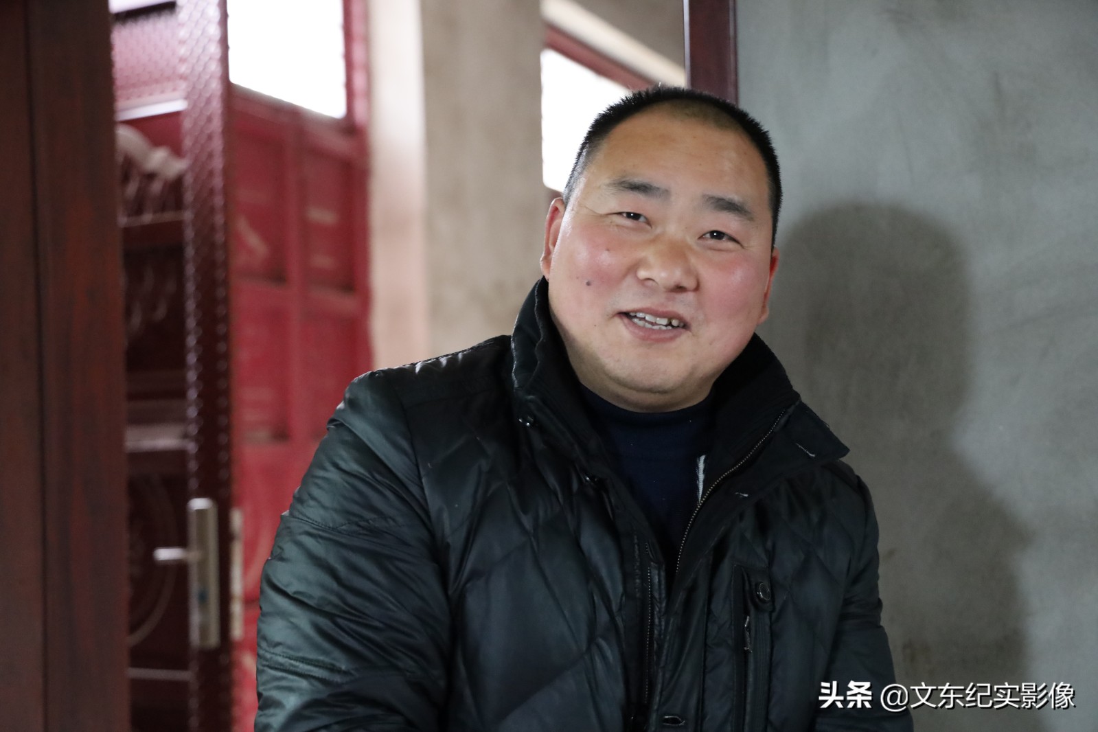 愛情最美模樣！他10年為重症妻「換3萬張尿布翻5萬次身」　從未睡好覺「辛苦卻甘之如飴」