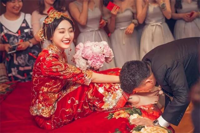 得寸進尺！接親現場新娘索要「6萬上車費」    新郎怒關車門：你回去吧，我不娶了