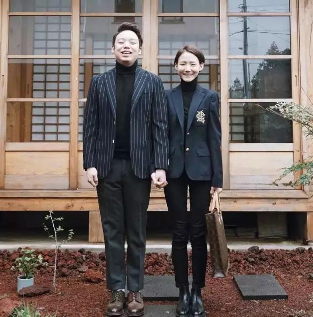 每天都是情人節！年輕夫婦一年365天「情侶裝不重複」深受30萬粉絲愛戴　「在家過田園日常」將生活過成詩