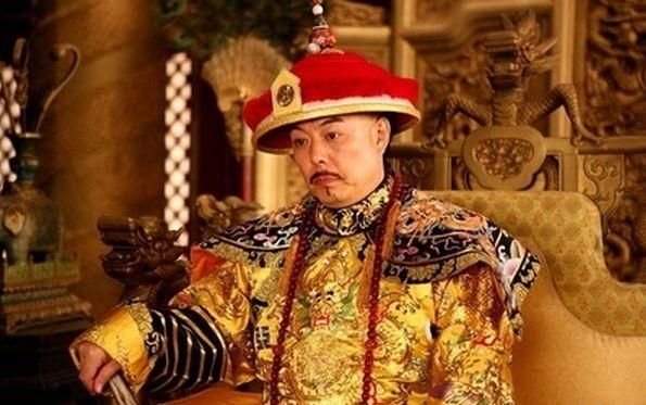 「乾隆最真實畫像」被義大利畫師留下,「單眼皮+鷹鉤鼻」與電視劇差距巨大:神似一位男明星