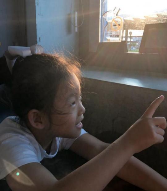 越長大越像媽!汪小菲5歲女兒「翻盤式」蛻變,與大s長相如複製粘貼:側顏被網友放大反覆看