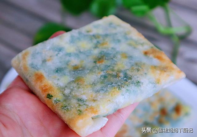 「韭菜盒子」新做法「不和麵不擀皮」出鍋後「外焦里嫩  餡料十足」