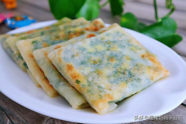 「韭菜盒子」新做法「不和麵不擀皮」出鍋後「外焦里嫩  餡料十足」
