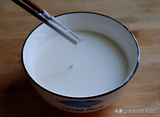 「韭菜盒子」新做法「不和麵不擀皮」出鍋後「外焦里嫩  餡料十足」