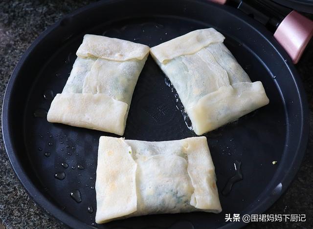 「韭菜盒子」新做法「不和麵不擀皮」出鍋後「外焦里嫩  餡料十足」