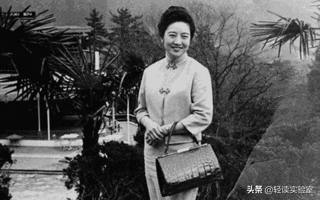 含金湯匙出生！23歲名媛嫁首富孫「公公卻散盡家產」　淪為街邊小販「從路邊攤到開飯店」不忘行善