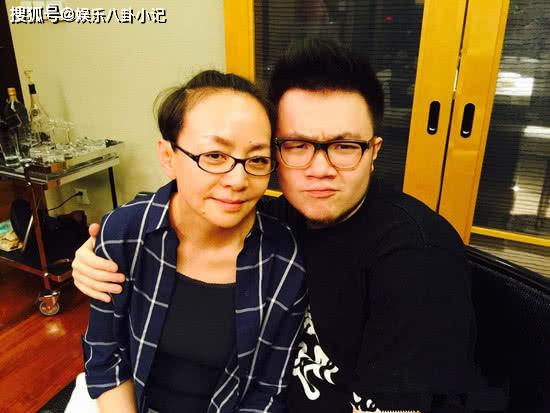 女星與子相依為命「父離婚21年不聞不問」 今兒成家立業「想當爺爺要認子」母怒批撿現成:下輩子吧