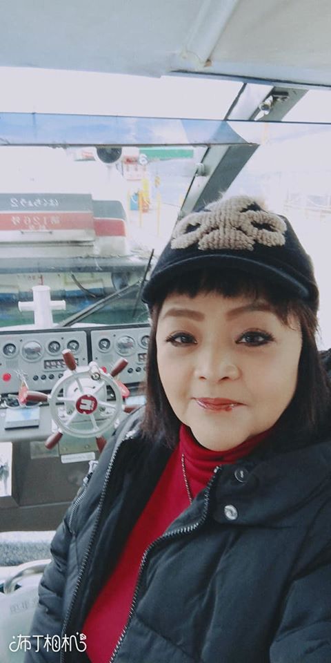 拒絕復出！易淑寬放低身段「遊覽車上叫賣」被酸：沒戲拍才來　「霸氣回懟奧客」笑喊：很滿意現狀