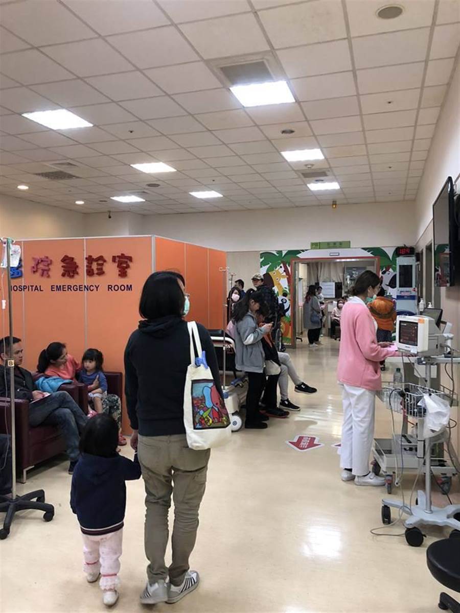 突然吸不到氣！小男孩送醫後曝：「我在車上聞到怪味道」　媽媽聽完秒垮臉「揪出老公有小三」