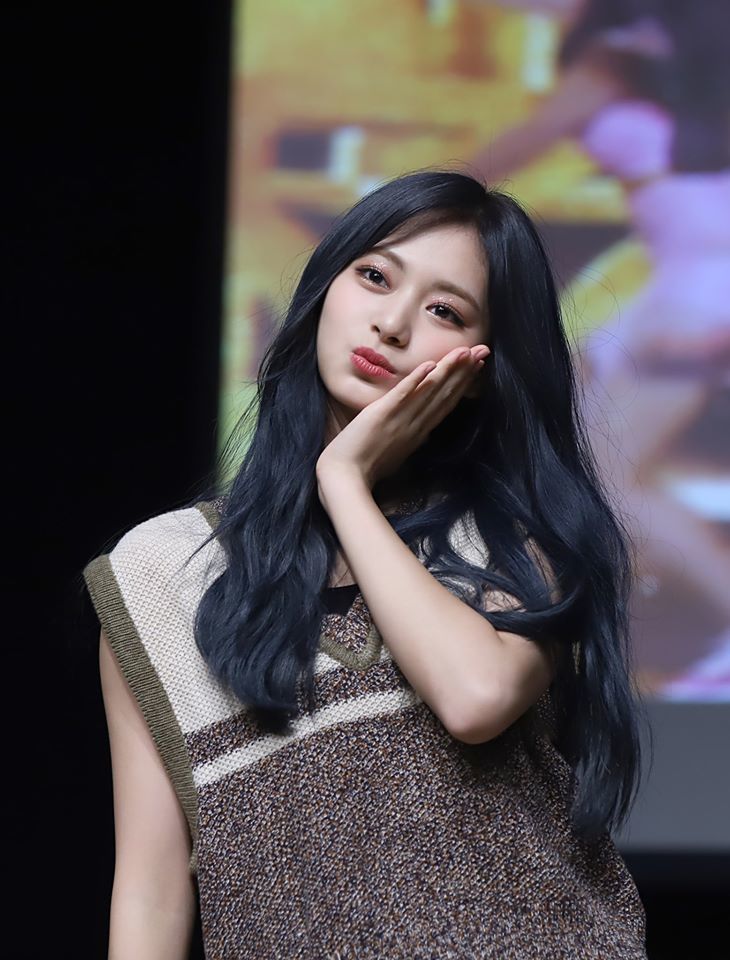 像從童話走出來！子瑜「神還原《美女與野獸》貝兒」　下秒「沉思絕美畫面」粉絲戀愛：公主大人❤