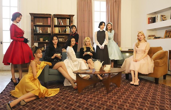 像從童話走出來！子瑜「神還原《美女與野獸》貝兒」　下秒「沉思絕美畫面」粉絲戀愛：公主大人❤