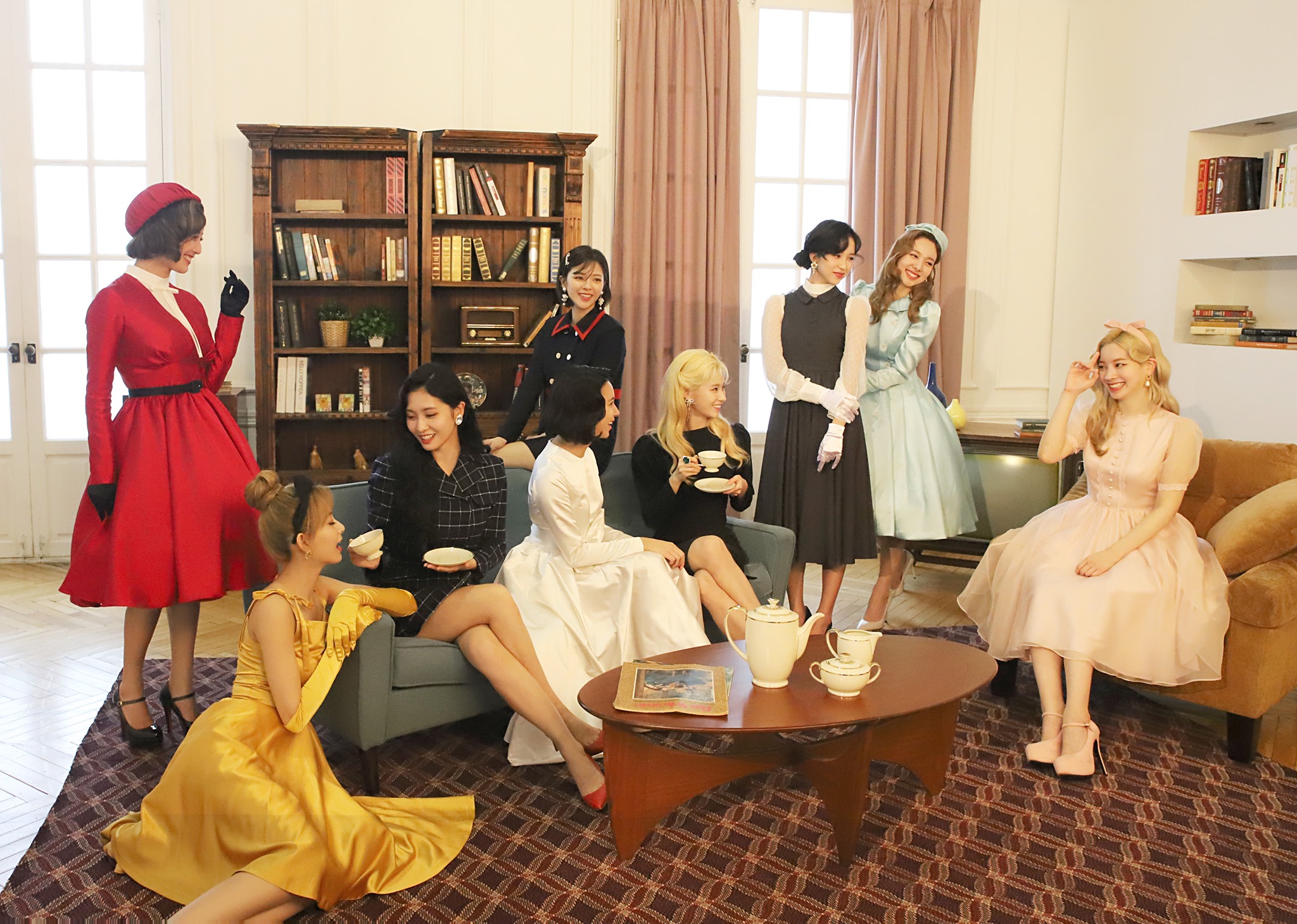 像從童話走出來！子瑜「神還原《美女與野獸》貝兒」　下秒「沉思絕美畫面」粉絲戀愛：公主大人❤