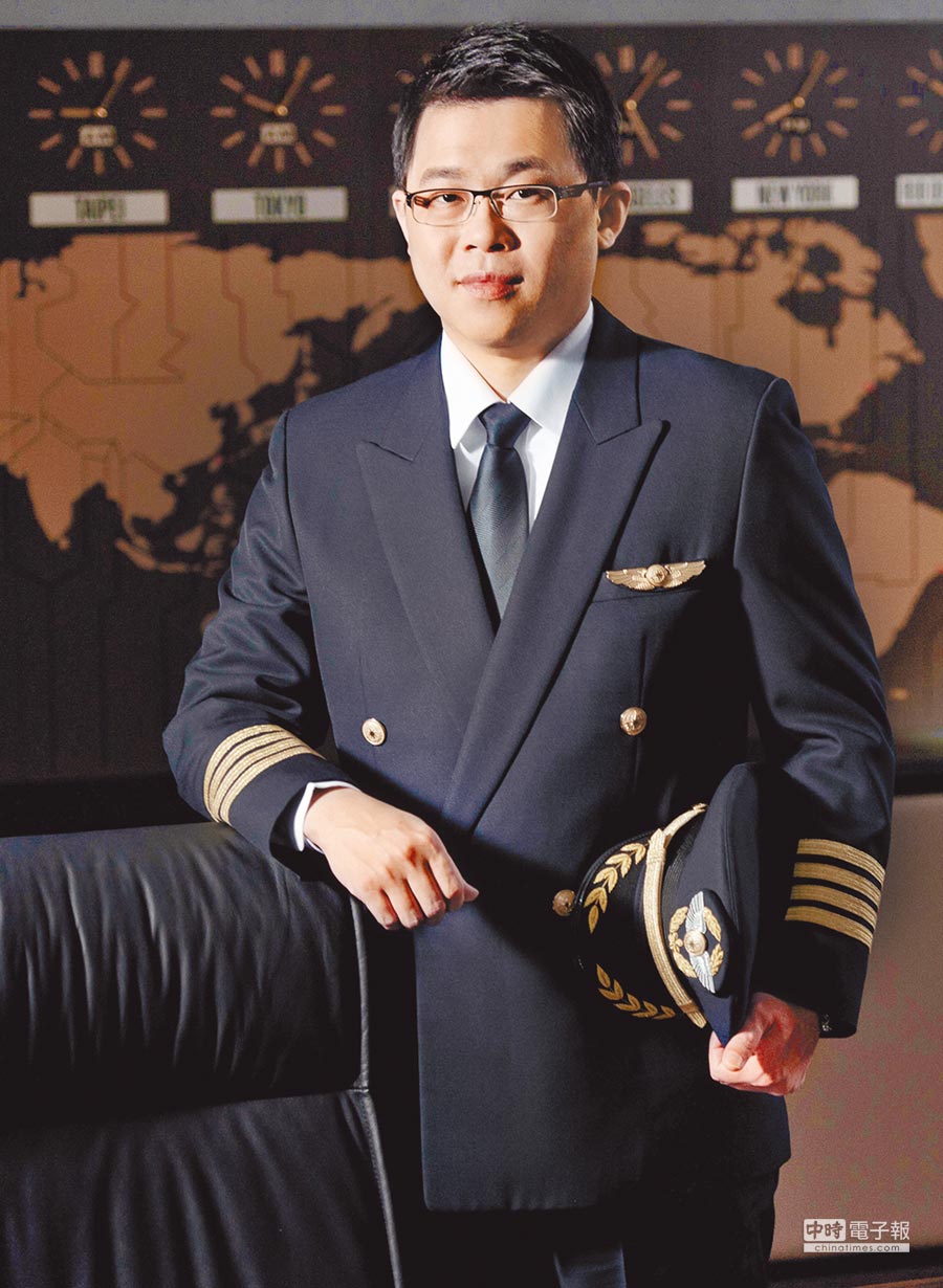 完成她的心願！張國煒被趕出長榮「自立星宇航空」　公開場合「為大媽祝壽」：妳開心最重要