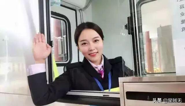 抖音高顏值「女乞丐」火了！身材一流家裡卻破爛不堪，網友心疼放話：我養你啊