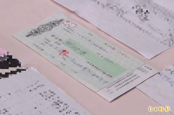 不要惹員工！他休假太多「老闆堅持要扣年終」冷回：沒規定要給　一通電話「對方秒開支票求饒」