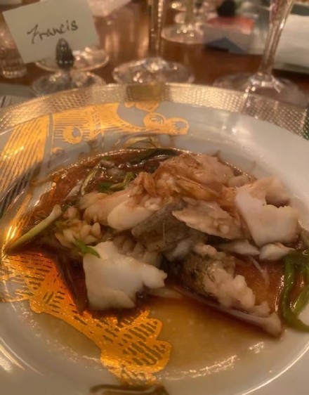  劉嘉玲香港豪宅設宴！裝飾復古奢華「美到讓人驚艷」　「桌上菜色俱全」大方招待不手軟