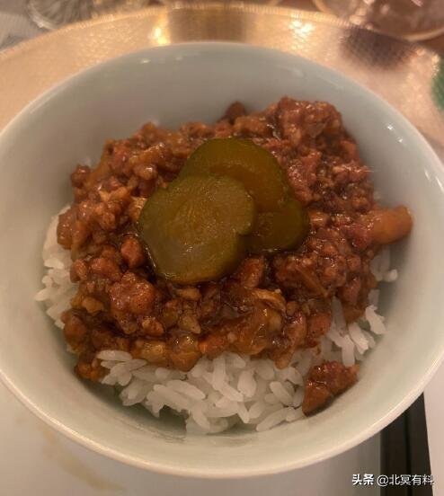  劉嘉玲香港豪宅設宴！裝飾復古奢華「美到讓人驚艷」　「桌上菜色俱全」大方招待不手軟