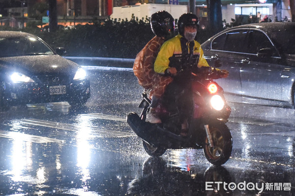 14度冷空氣要來了！巴逢颱風「全台有雨3天」周四大降溫　專家曝「跨年天氣狀況」變數很多　　