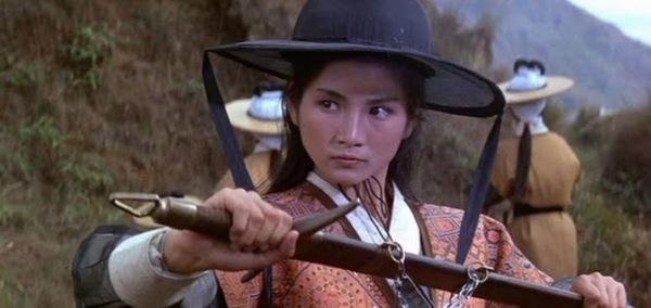 鄭佩佩罕見同框2女兒！母女「眉眼間複製貼上」繼承媽媽神韻　73歲仍神采奕奕